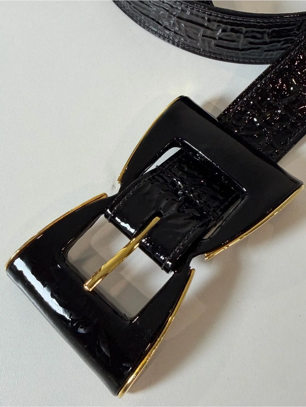Oscar de la Renta USA Small Genuine Leather Black Bow Tie Gold Tone Belt Cute